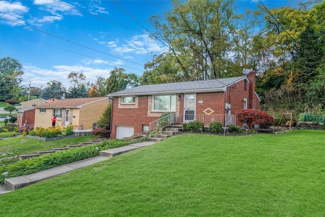 view of front of house featuring a garage and a front yard