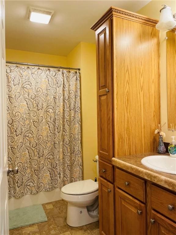 409 Ceylon Rd, Carmichaels/Cumblnd, PA 15320 - full bathroom with vanity, toilet, and curtained shower