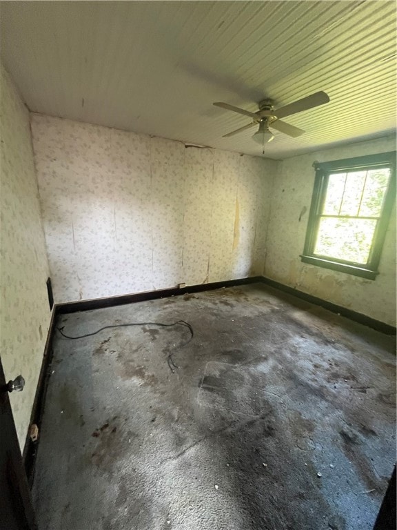 empty room with ceiling fan