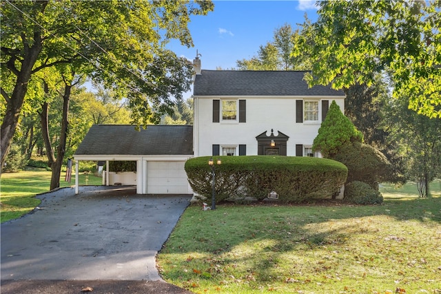 view of front of home featuring a garage and a front yard