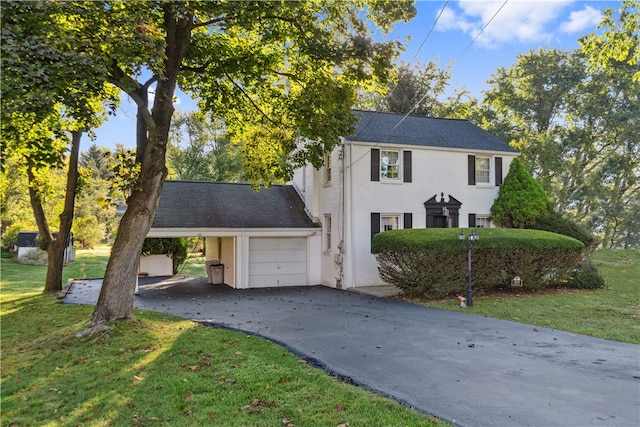 view of front facade featuring a garage and a front lawn