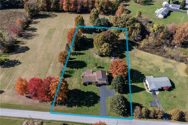 birds eye view of property featuring a rural view