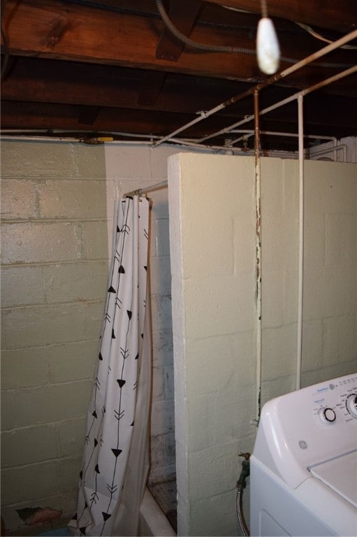 basement featuring washer / clothes dryer