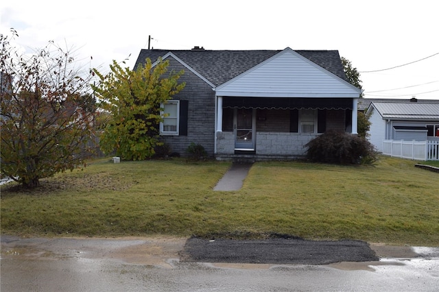 view of front facade featuring a porch and a front yard