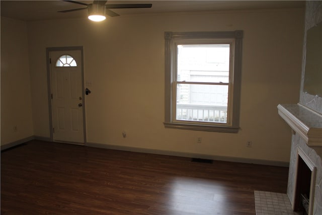 foyer featuring crown molding, dark hardwood / wood-style flooring, and ceiling fan