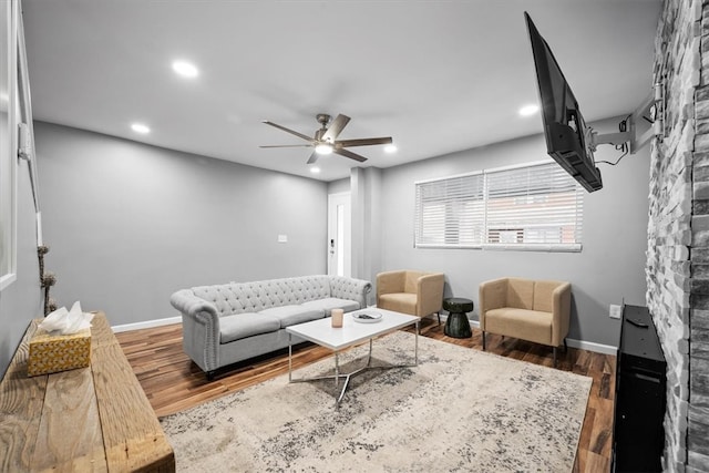 living room with dark wood-type flooring and ceiling fan