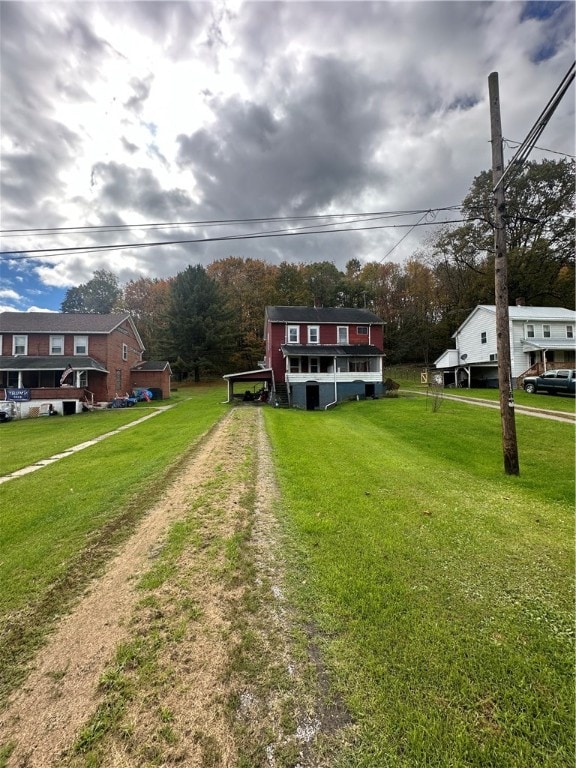 view of front of house featuring a front yard