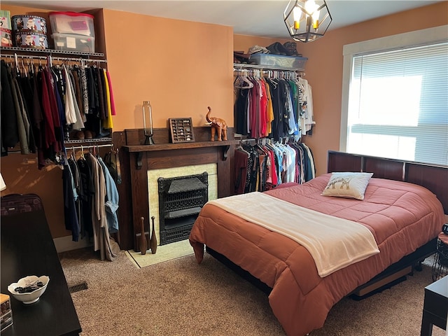 bedroom featuring carpet floors and a closet