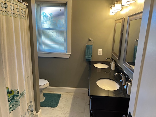 bathroom featuring a shower with shower curtain, vanity, and toilet