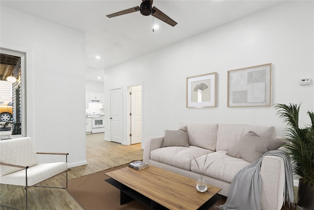 living room featuring light hardwood / wood-style floors and ceiling fan