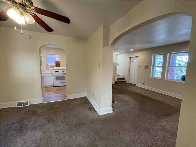 carpeted empty room featuring ceiling fan