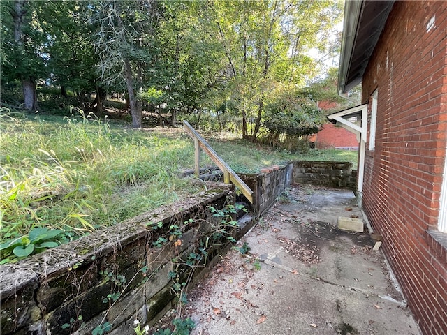 view of yard with a patio area