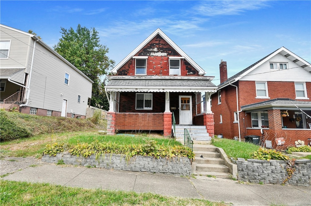 view of front of property featuring a porch