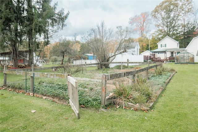 view of yard featuring a storage unit