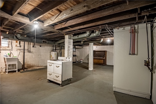 basement with washer / dryer and water heater