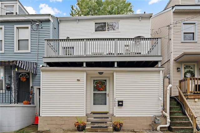 townhome / multi-family property featuring a balcony