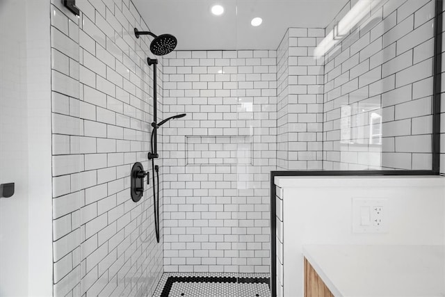 bathroom featuring tiled shower