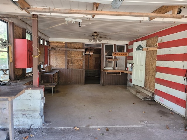 garage featuring ceiling fan