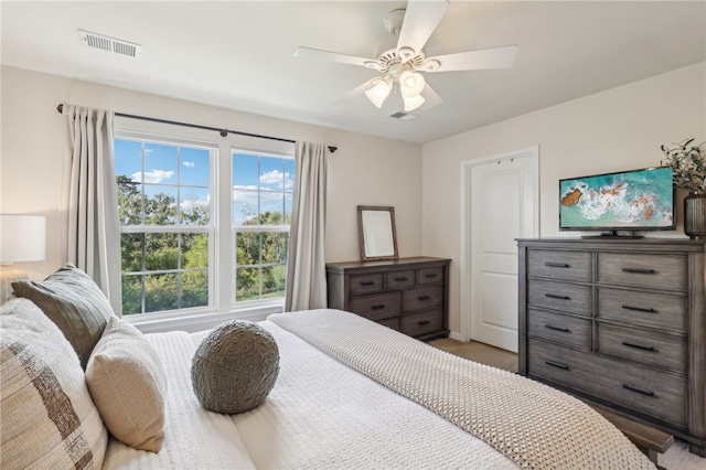 bedroom featuring ceiling fan