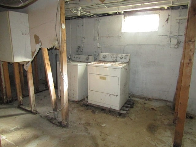 basement featuring washing machine and clothes dryer