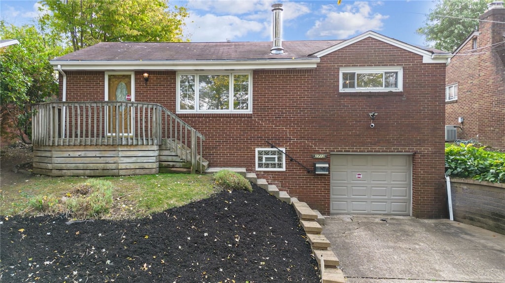 view of front of home featuring cooling unit and a garage