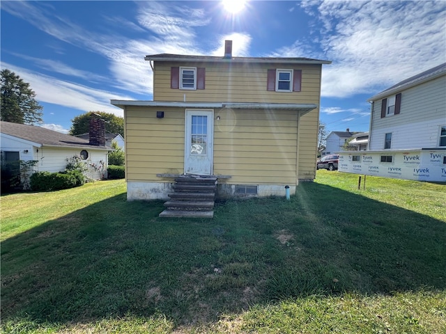 back of house featuring a lawn