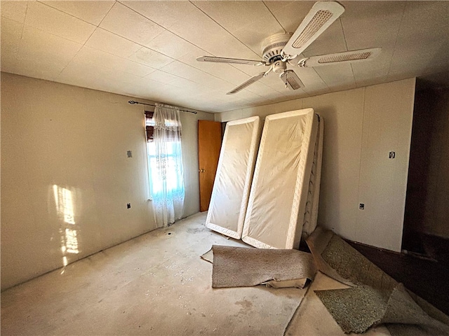 unfurnished bedroom featuring concrete floors and ceiling fan