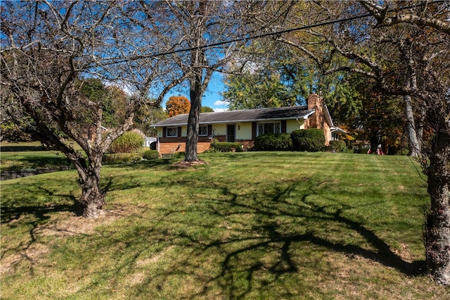 ranch-style home with a front yard