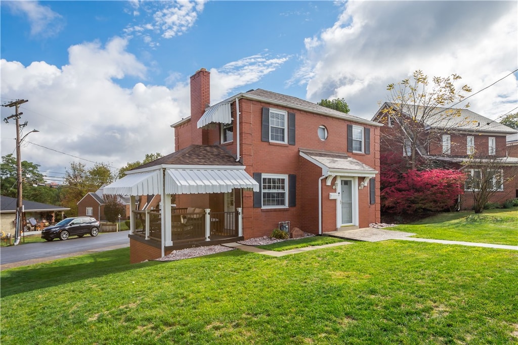 view of front of house featuring a front yard