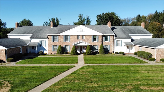 view of front of property with a front lawn