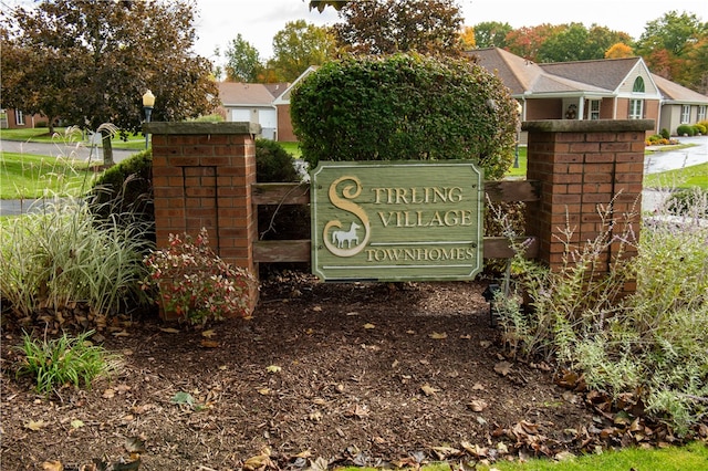 view of community / neighborhood sign