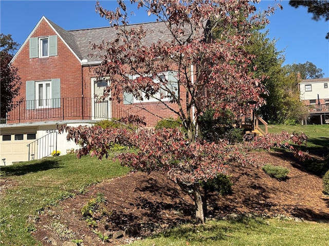 view of front facade with a front yard and a garage