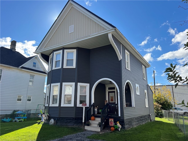 back of house featuring a lawn