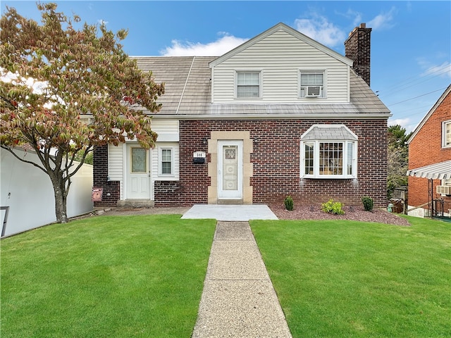 view of front of home featuring a front yard