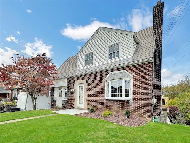 view of front of house with a front yard