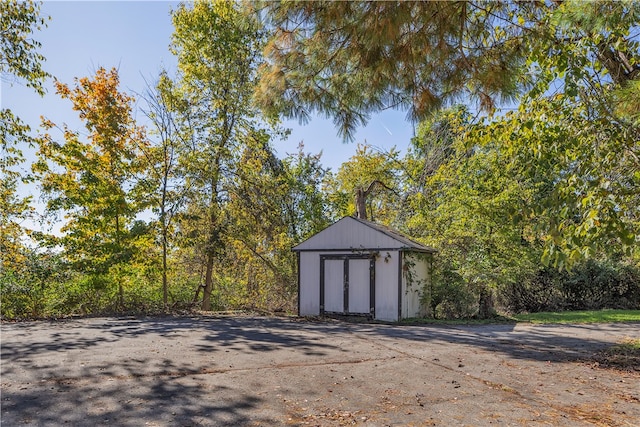 view of outbuilding