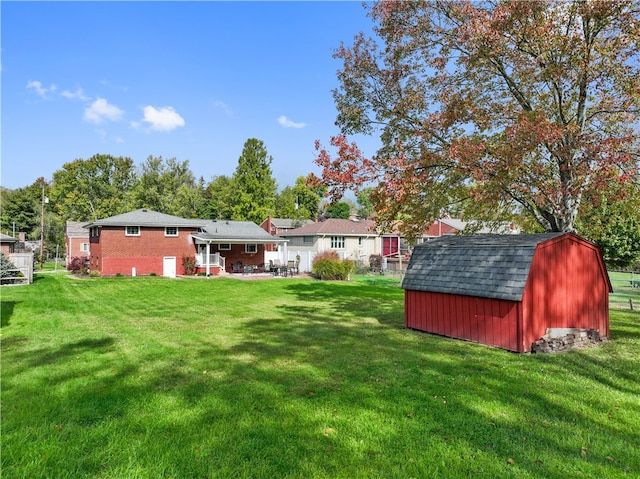 view of yard with a storage shed