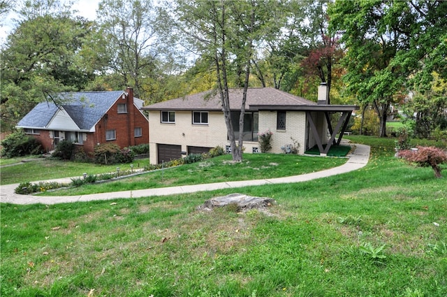 view of front of property with a front yard