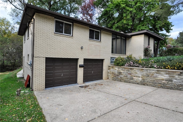 view of front facade with a garage