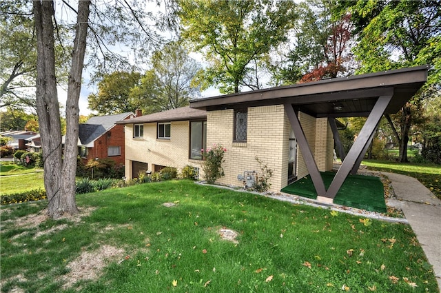 view of front of house featuring a front yard