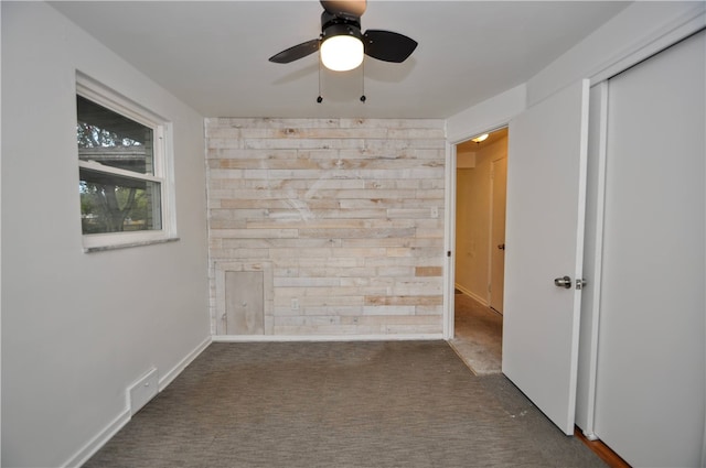 carpeted spare room with ceiling fan