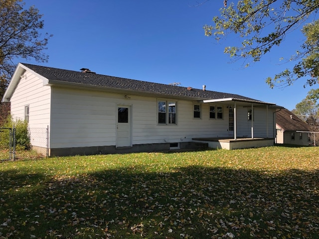 back of house featuring a yard