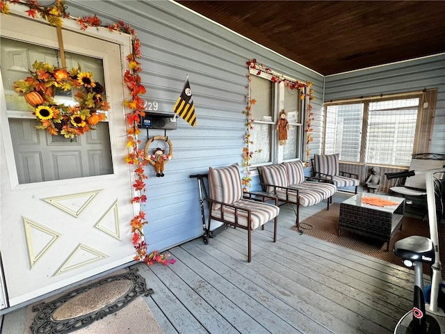 1229 Main St, Aliquippa, PA 15001 - porch featuring an outdoor hangout area