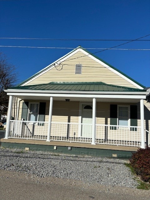 view of front of property with covered porch