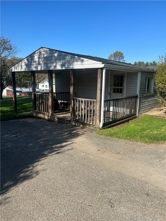 view of front of house featuring covered porch