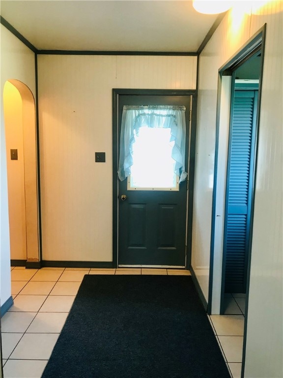 entryway featuring light tile patterned floors