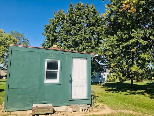 view of outbuilding featuring a yard