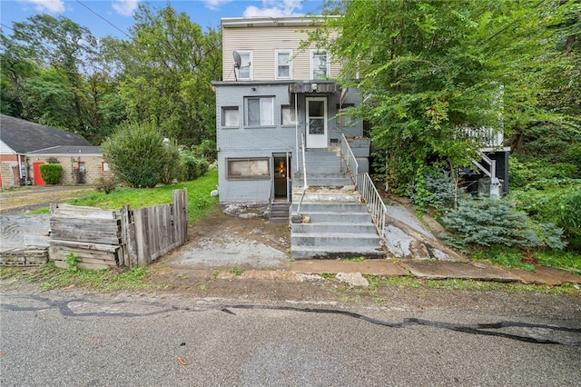 view of front of property