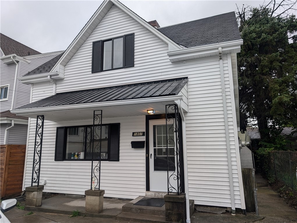 view of front of property with a porch