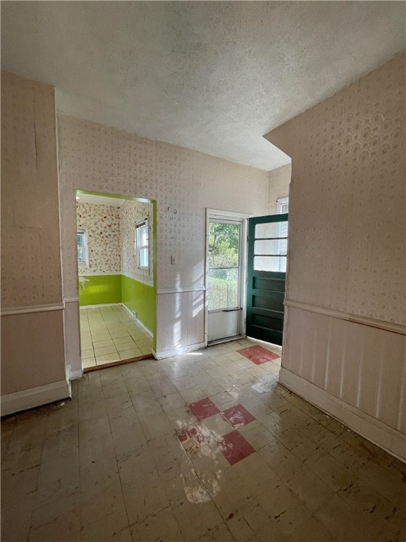 foyer entrance featuring a textured ceiling